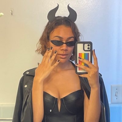they/them only / my back hurts / ucsb alum / 🖤🔪✨