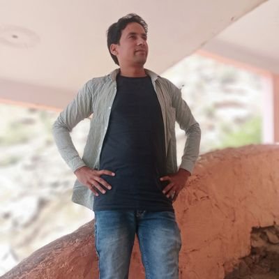 हसीन होती है वो बातें, जो दिल से निकलती हैं,
यारी का रिश्ता है, जो सच्चाई से बनता है
