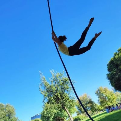 ✨Theoretical astroparticle physicist at @IFICorpuscular 
🎪 Aerialist and dancer
🌍 Traveler