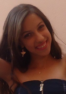 Geminiana, 14 anos, chata, sonhadora, teimosa, malukinha, irritante, alegre, simpática! Enfim aquela que precisa do seu sorriso pra ser feliz! #Follow me!