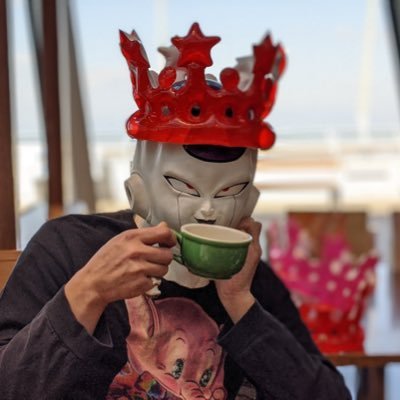 TECHNO、HOUSE、CLUB、電気グルーヴ、ザ・リーサルウェポンズ、野外フェス、夜遊び、OLD STUSSY、Tシャツ、スニーカー、美味い酒、心惹かれる気持ちいい音楽が好き。