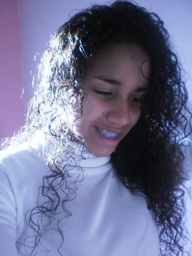 Ela não quer saber de compromisso Ela estaá a procura de aventura ♫ ..