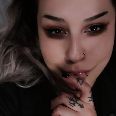 nerdshit:@korppiworppi 🍁Big Tittied Canadian Goth GF 🖤 • she/they • Pansexual🏳️‍🌈 • Satanist✨• Fibromyalgia♿