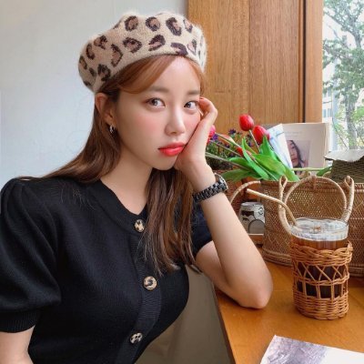 Lily91401366's profile picture. The midsummer sunshine is so dazzling, just like your bright smile