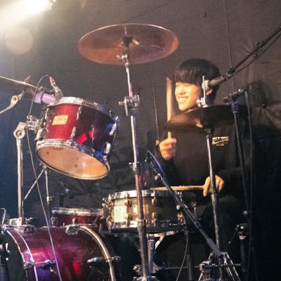 高校3年I’m 18 Japanese drummer カエンタケ/作詞作曲/ドラム→活動休止中 support : g envy ，THE TEMPe STARS