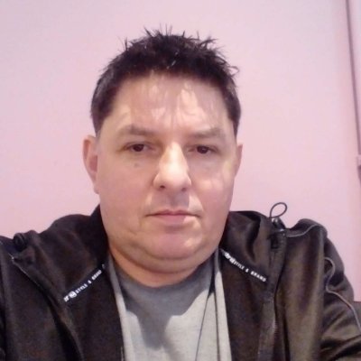 sou um rapaz simples pratico formado em Administração e direito falo espanhol e ingles