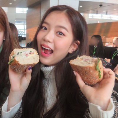 a cafe for groos + dears! | order a sweet treat + message from the favorite and gwsn girls
