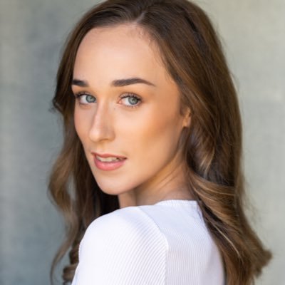 iona_wilson20's profile picture. ✨Bubbly Northerner who happens to be a Musical theatre performer ✨