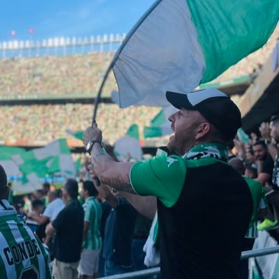 Bellavista,sevillano y BETICO de cuna 💚🇳🇬 nadie regala nada en esta vida,excepto tú 👆🏻 que me regalaste la tuya💫 #EternaSonrisa #NuncaCaminarásSolo