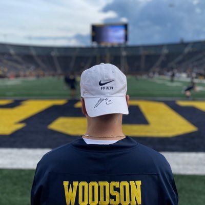 Born in Grand Rapids, Michigan live in Madison, Wisconsin. 31. #GoBlue〽️. #OnePride. Detroit Sports Until The Death Of Me. ❤️always and forever mom and dad 🕊