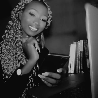 QwinFab's profile picture. Personal development/financial growth✳
✴Graphic Designer✴
✳Realtor✳
Want to know how I make 5figures weekly, read my pinned tweet