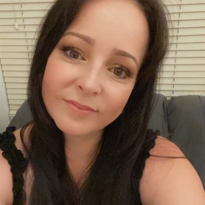 Angielotl's profile picture. 