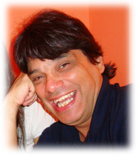 A vida me ensinou que é preciso ser multifuncional! Por isso sou...
Empreendedor Digital - Artista - Fotógrafo - Produtor Artístico - Movie Maker