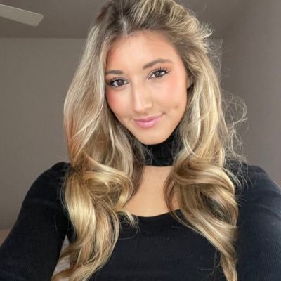 ishamsophie's profile picture. 