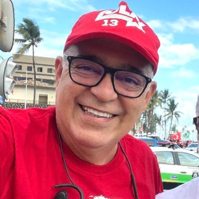 Mestre em Literatura Brasileira pela UFBA, vereador em Salvador pelo PCdoB por dois mandatos, gestor público. Continua professor e socialista convicto.