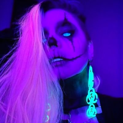 18+ Twitch streamer, Tiktoker, and sarcastic neon goth girlfriend that jump scares easily.  She/Her.
Welcome to the shit show