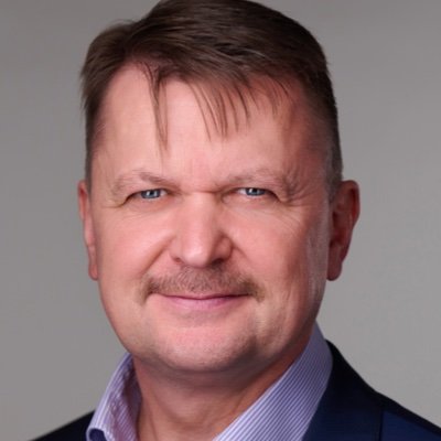 Istvan Juhasz is an Associate Director of Data Governance @Verizon. Has a passion and of traveling, diving, photography and different cultures.