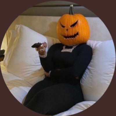 Shyaisha_'s profile picture. ~Simplicity is the key to happiness🌍🤍~Perfectly imperfect🎞️~Hãkùna Mátátã🦋🥥🤎…🍊315 • The real pretty girl 💋🥀