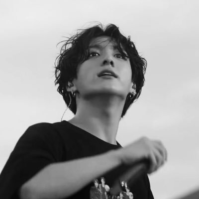 jeonjk_xx's profile picture. bts are the main reason why i still exist in this chaotic world ♡