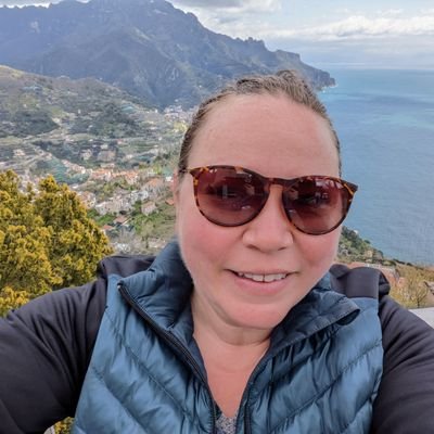 Hey-o, what do ya know? KC-local marketer who enjoys all things entertainment.