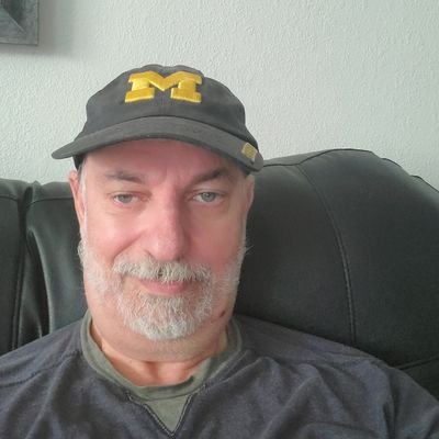 #resist #VoteBlueAlways
#Veteran #BLM
Let's rid the country of the party of greed, racism, and corruption the republicans! Call me Dan. 🤪 Divorced.