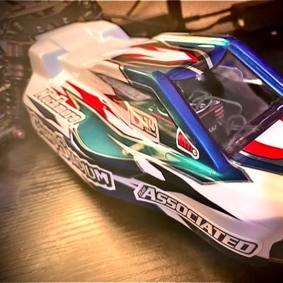 1/10電動オフロードバギーにお熱 ラジ歴13年。普通にやってるつもりだけどガチらしい。ラジコンテクニックの話大好き