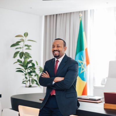 እነደሚሞት ሰው ኑር!
ከክብርሽ በታች ወደቁ ነገስታት በፍቅርሽ ተነድፈው
ደናግላን መነኑልሽ አለምን ደስታቸውን ጥለው
ያገቡሻል ይፈቱሻል ኢትዮጵያ🇪🇹🇪🇹🇪🇹🇪🇹🇪🇹🇪🇹 አሁንም ድንግል ነሽ