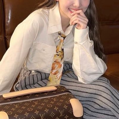 __BRANDS4ARI's profile picture. hmu if you like     .    .   . ✎ׂׂૢ basically anything 『♡╰┈➤ ily