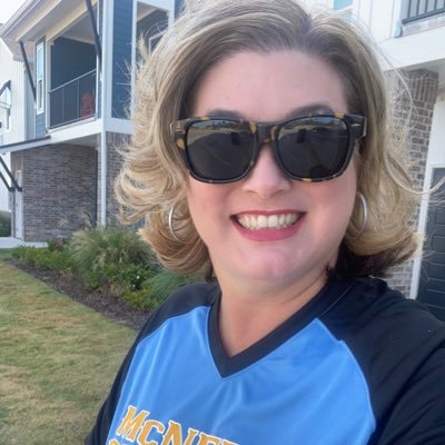 rosemariemunoz_'s profile picture. I’m a storybook reader 📚 an alphabet singer 🎶 a number counter 🔢 I’m a Kindergarten Teacher 🍎