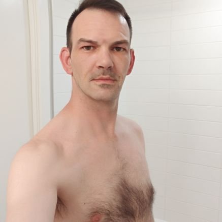 YEG kinky guy here. love camming with other kinky guys. top as well here. toys and uncut a bonus!