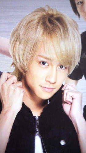 私八乙女光, 私は歌手ですのHey!Say!JUMPグループ.

This is Yaotome Hikaruさえずり.
This is real Yaotome Hikaru - Hey! Say!JUMP