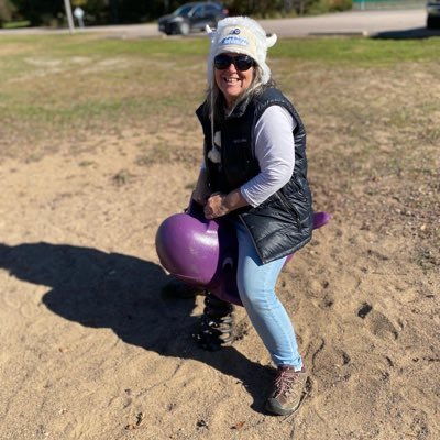Conversation curator. Shift disturber, master hugger. Fan of words and a well-crafted phrase; believes in giving back, mindfulness, Springsteen and happiness.