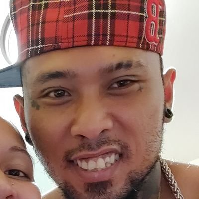 SluttyBoyz8891's profile picture. Ask