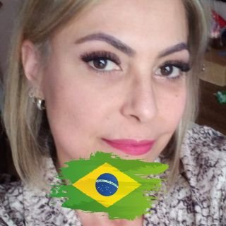 Professora. Amo meu país, sou patriota. Amo a bandeira verde amarela. Vou continuar chamando Bolsonaro de presidente.