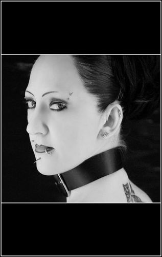 Laura .. Schwarz Leben - Bunt Sehen . -
Motto : mich kann man net beschreiben,mich muss man erleben.