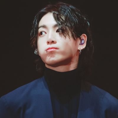 ravenzzln's profile picture. Not Muggle.