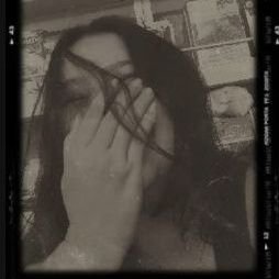 AlaiaziEllie's profile picture. 