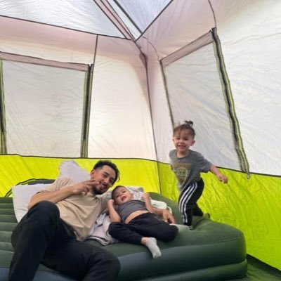 WhosJavii's profile picture. 