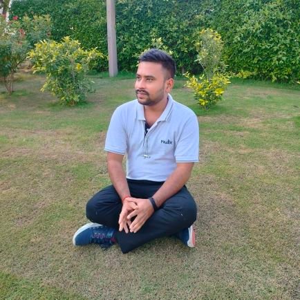 Raghwendrasriv5's profile picture. Q ki jeena iski ka naam hai