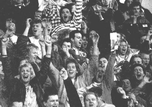 Fysiker og ekspert på det meste . Bl.a fotballkultur, musikk, shipping.
VIF, Gulset, Spurs. 
Alt for nære relasjoner til twitteriatet