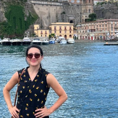 vvaldiv's profile picture. Runner, Californian & forever organizer | Former Press Sec for @FLOTUS | @ucsantabarbara & @USCAnnenberg alum