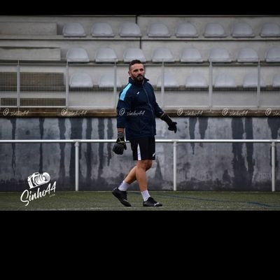 Edp Cambados.
Odio e encantame o fùtbol a partes iguales..
Os nenos que adestras hoxe, mañà seràn homes, estate seguro que poderàs mirarlle a cara! 
CELTA!!