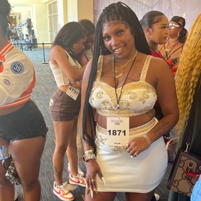 IMA Capricorn ♑️ & IM COOL AS HELL!!! I LUV 2 DO FUN CRAZY SHIT🙂🙃OH & IM VERY LOVEABLE🥰🥰