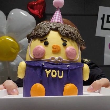'삶은 계속된다, 숲의 메아리처럼, 푸른 하늘의 화살처럼, 내 베개 위에, 내 테이블 위에, 삶은 계속된다' 'ᴛᴇᴀᴍᴡᴏʀᴋ ᴍᴀᴋᴇs ᴛʜᴇ ᴅʀᴇᴀᴍ ᴡᴏʀᴋ'