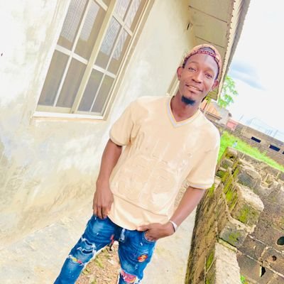 I was Born and brought up@Kwara state ilorin 
Gentle man but not a fool 
Easy going but hot in action
Am a loyal person
Follow me up too know Who Am I
BABATUNDE