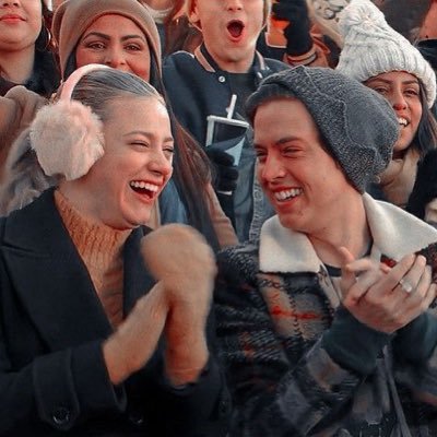 dailybugheads's profile picture. daily gifs to warm your hearts 🤍📌