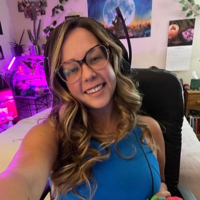 Twitch Affiliate 🎮 Overwatch | Moira + Junk 💜 Call of Duty | Gun Game 🔫 Certified Yoga Instructor | IG: ThatYogaPeach🧘🏻‍♀️
