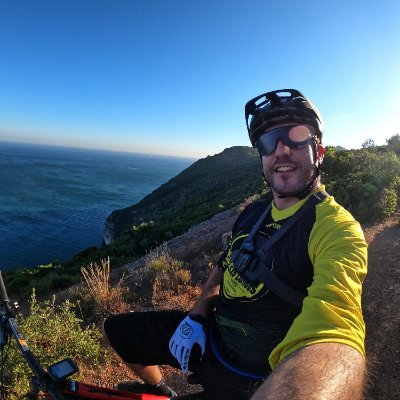 📌 Porto, Portugal 🇵🇹
🚵 YT Capra | YT Decoy Shred 🏔️
📽️ GoPro Hero10 Black 📷
🖥 PC Gamer 🖱️
🦂