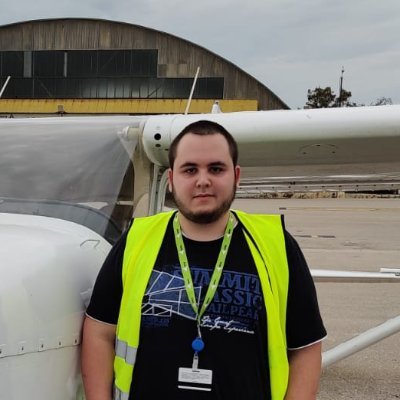 🎂 25 años
👨🏻‍✈️ Piloto privado de Avión
💻 Senior Full Stack Developer
🏢 Fundador de @NVANsimulation y cofundador de Kobalt Technologies