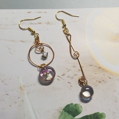 ハンドメイドアクセサリーのおみせ 『3 o'clock』です。
レジン、ビーズ、ワイヤーを使ってアクセサリーを作っています
/メルカリ⇒https://t.co/QEmcn8h8pu